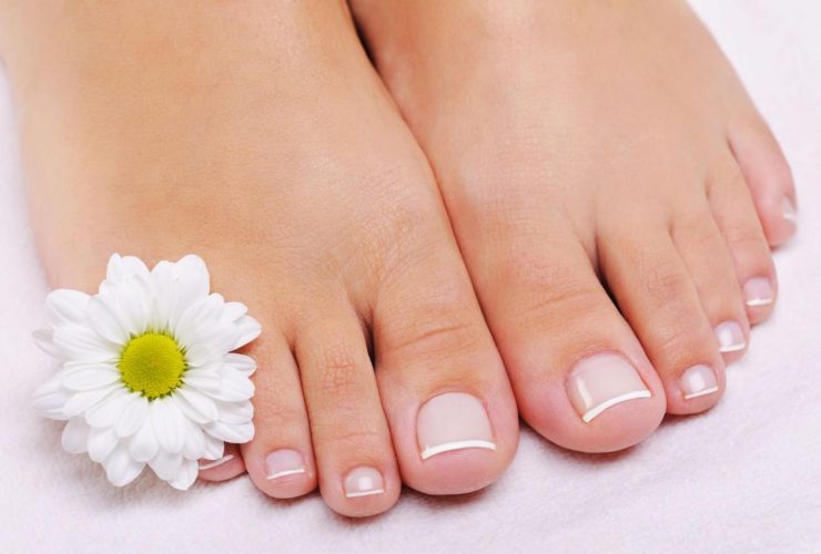 best tips to do a French pedicure at home