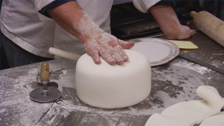 Making of Wedding Cake